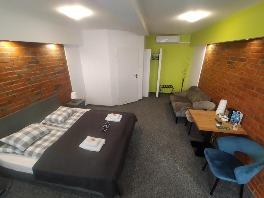 Rj Hotel Pabianice Eksteriør bilde