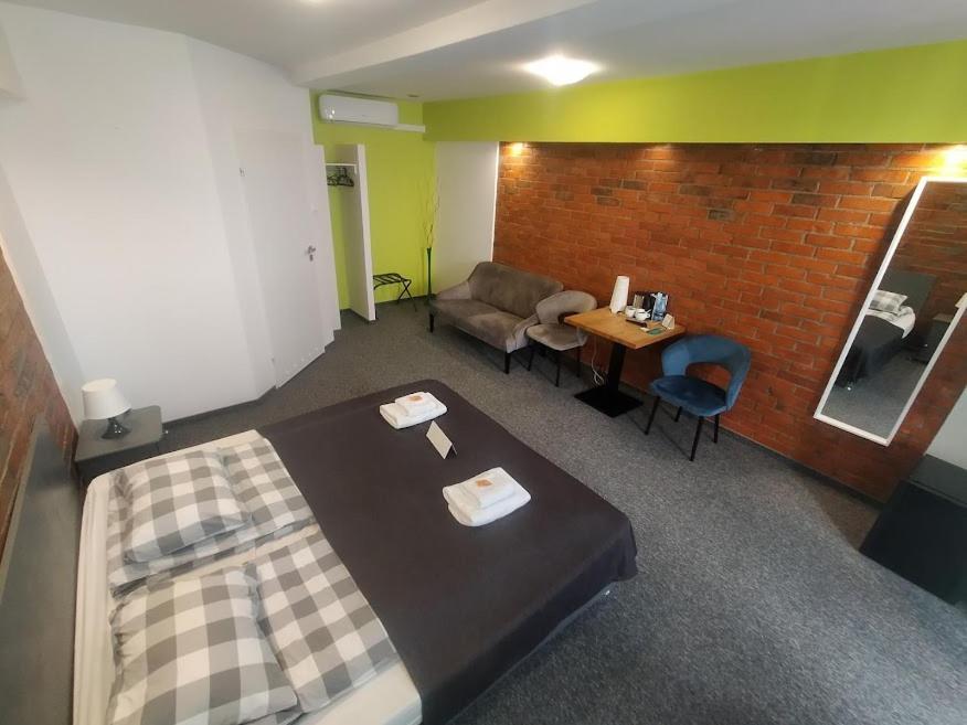 Rj Hotel Pabianice Eksteriør bilde