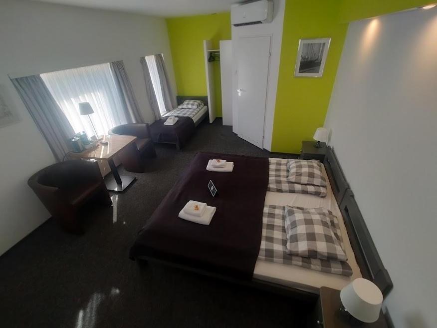 Rj Hotel Pabianice Eksteriør bilde